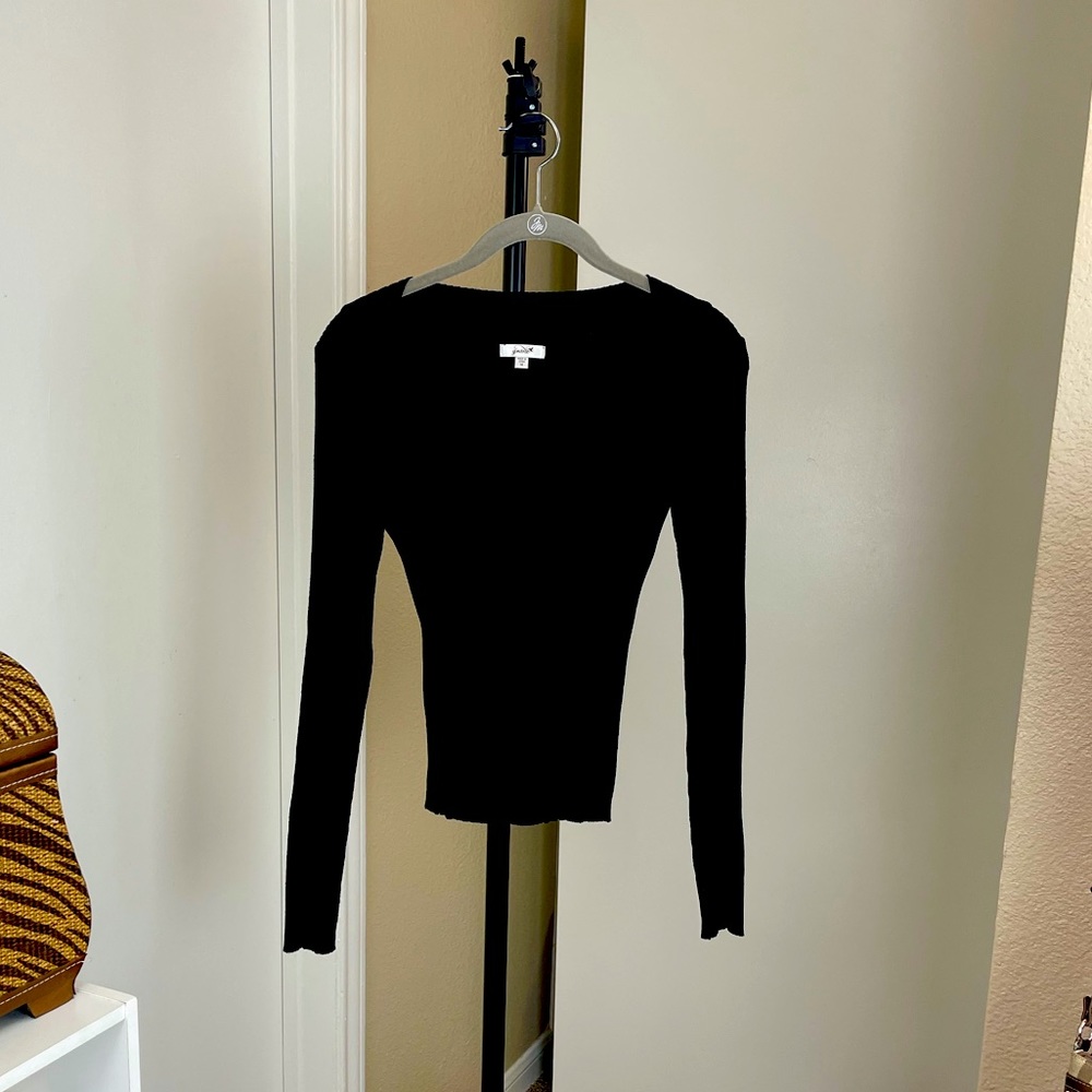 Grane Black Ribbed Fitted V-neck sweater top